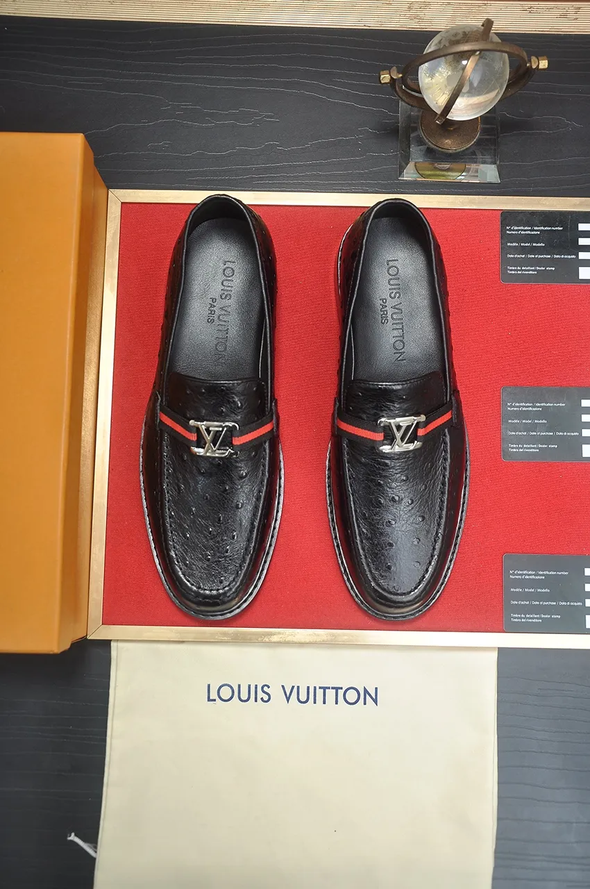 Men's men's shoes 💰460💶 [LV] (original single cowhide lining) 🍀LV's latest genuine leather business suit shoes are launched simultaneously on the official website. The first-layer cowhide imported from Italy is made of heavy gold, 💥1:1 rubber outsole from the official website. Versatile to wear, high-end without losing class, and the color combination is extraordinary. This four-season style is alluring when worn on your feet, showing off your big-name flair. Standard code 38-45 (45 customized)